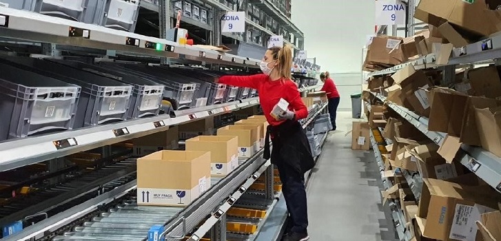 Trabajadora de Picking Farma Picking Farma invierte siete millones de euros en un nuevo centro logístico en Barcelona